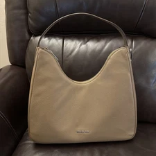 NWT Michael kors Nayla Medium Shoulder bag.