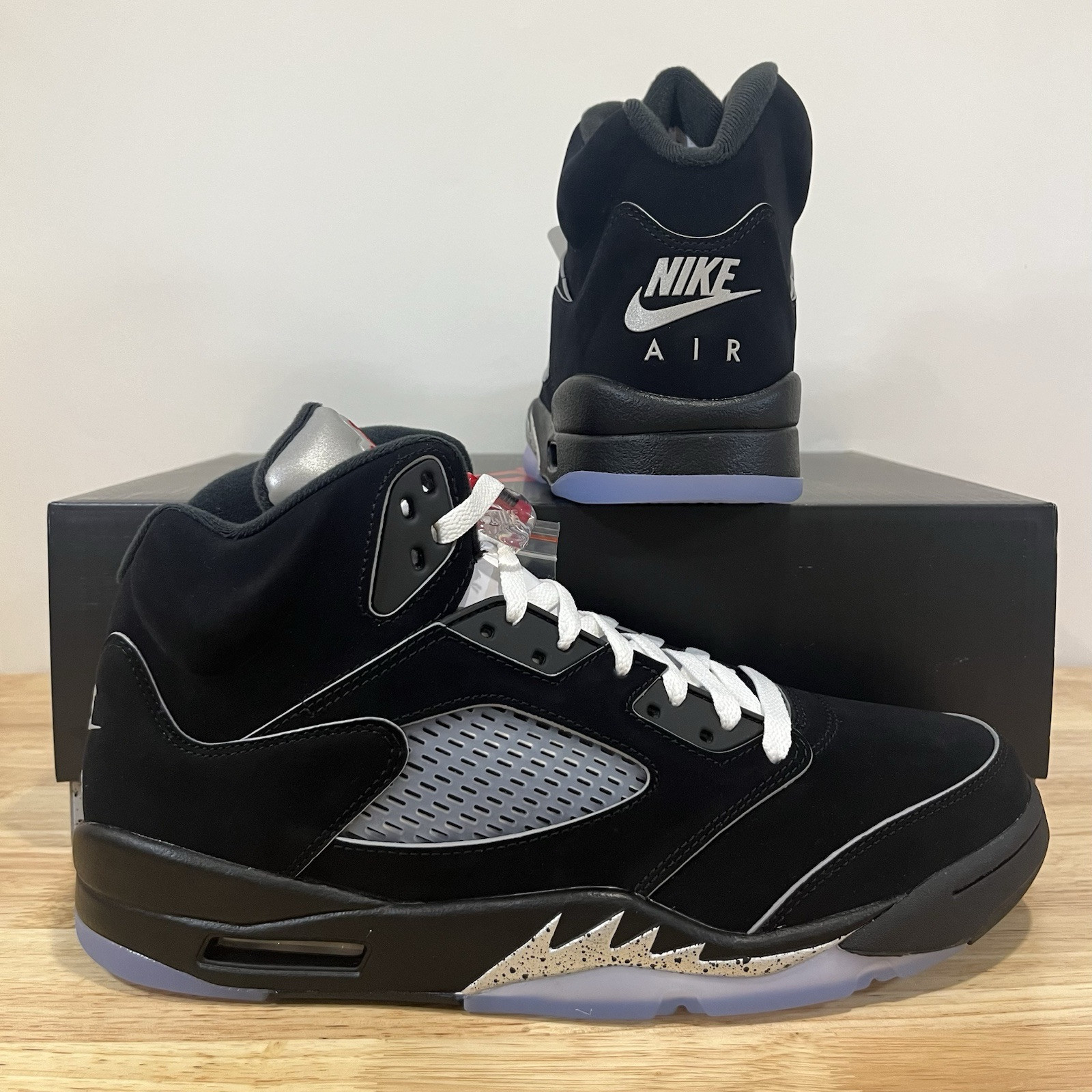 Air Jordan 5 Retro OG Black Metallic Reimagined 2025 HF3975 Air Jordan 5 Retro OG Black Metallic Reimagined 2025 HF3975