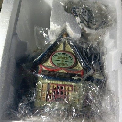 Enchanted Forest The Warming Hut Snack Stand 289-0154 Lighted 15582 Lemax 2003