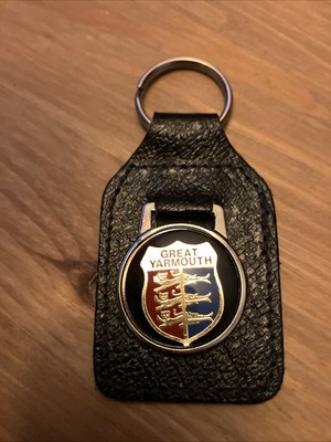 Vintage Schlüsselanhänger schwarz Leder. Great Yarmouth mit Metall 3 Löwen Wappen 