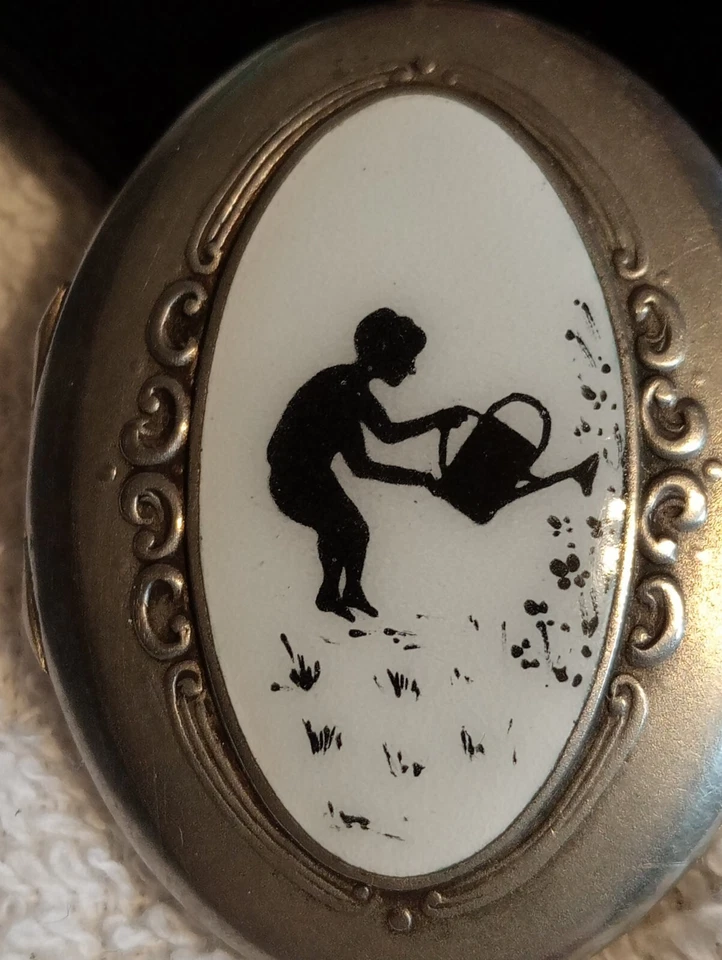 Älteres Medaillon mit Emaille Scherenschnitt (M) - Bild 3 von 4