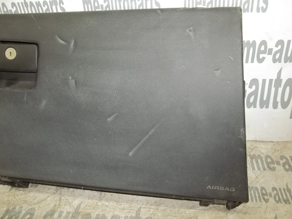 Cadillac ATS 2013-2018 sedán fabricante de equipos originales guantera puerta compartimento de almacenamiento Foto 2 de 4