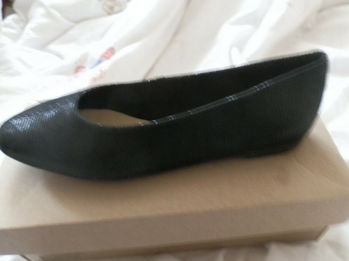 BNWB CLARKS BLACK LEATHER SLIP ON 