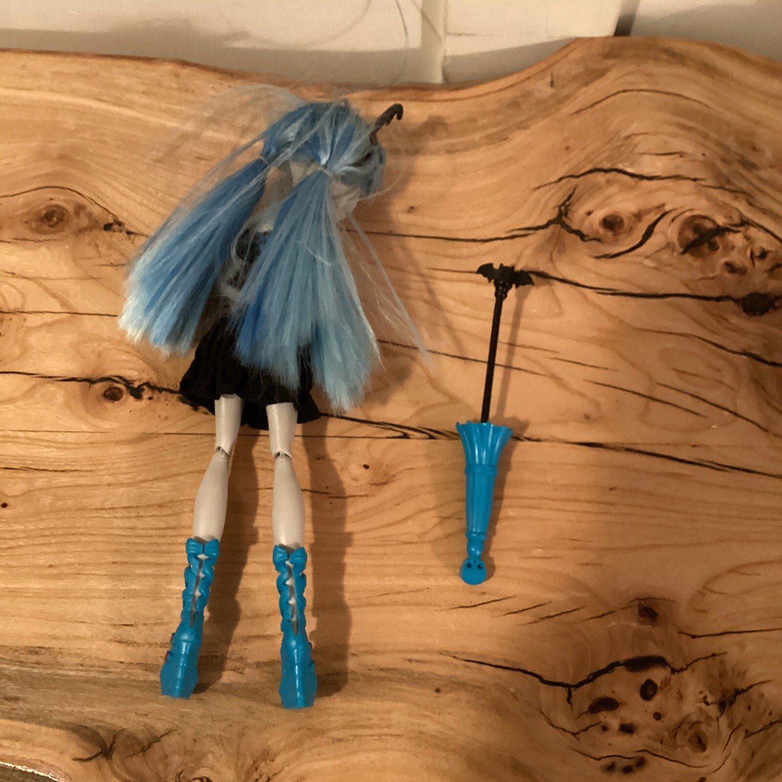 MONSTER HIGH Freaky Fusion Ghoulia Yelps Doll with umbrella & shoes