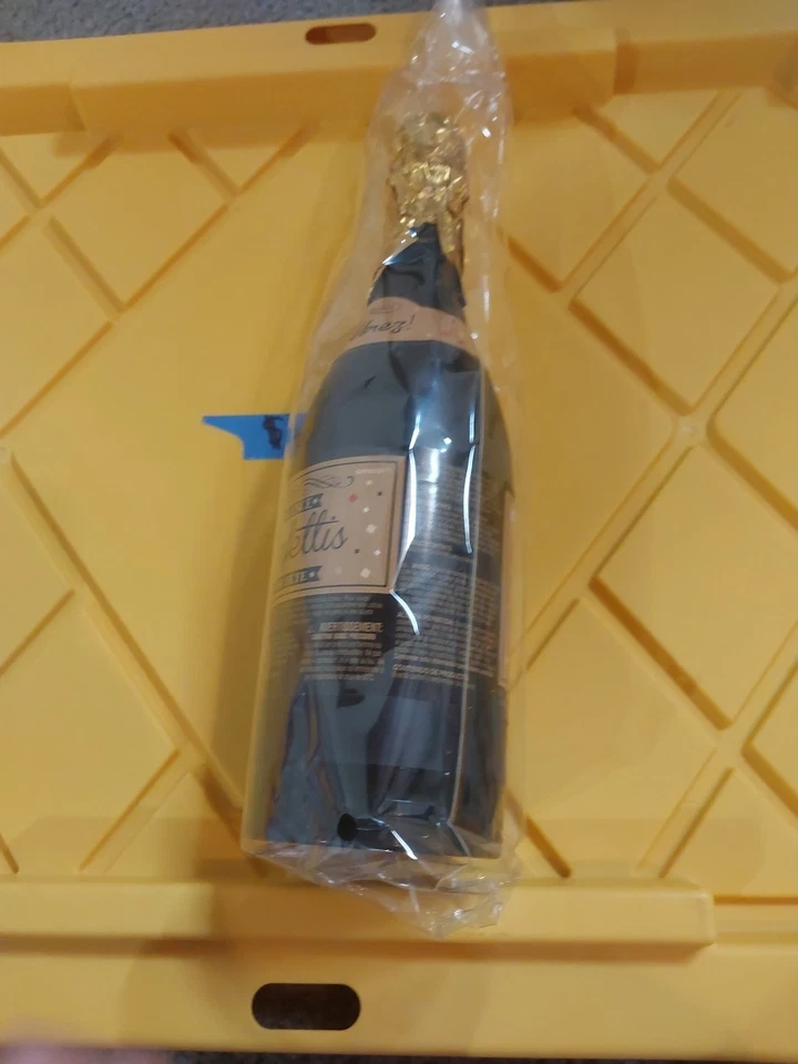 Botella de confeti fiesta popper, graduación, cumpleaños, año nuevo en cualquier momento Foto 2 de 4