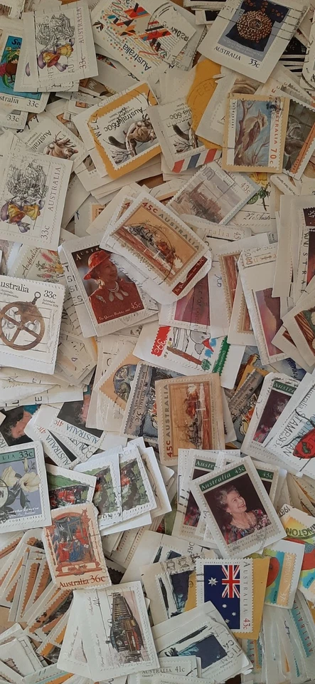 x(AUS-M09) AUSTRALIA Kiloware On PAPER - mixture of 1500+ stamps with duplicates - Image 2 of 4