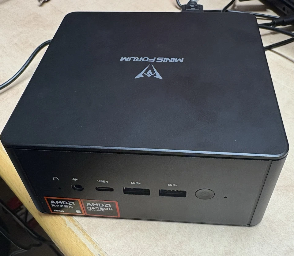 MINIS FORUM UM890 Pro Mini PC / Kein RAM und SSD - Bild 4 von 4