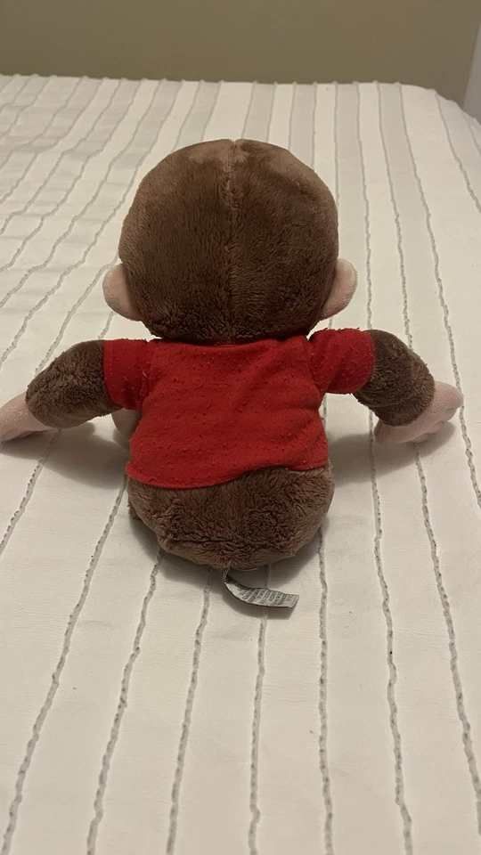 Mono de felpa suave con camisa Curious George TM And Or HMH Foto 3 de 3