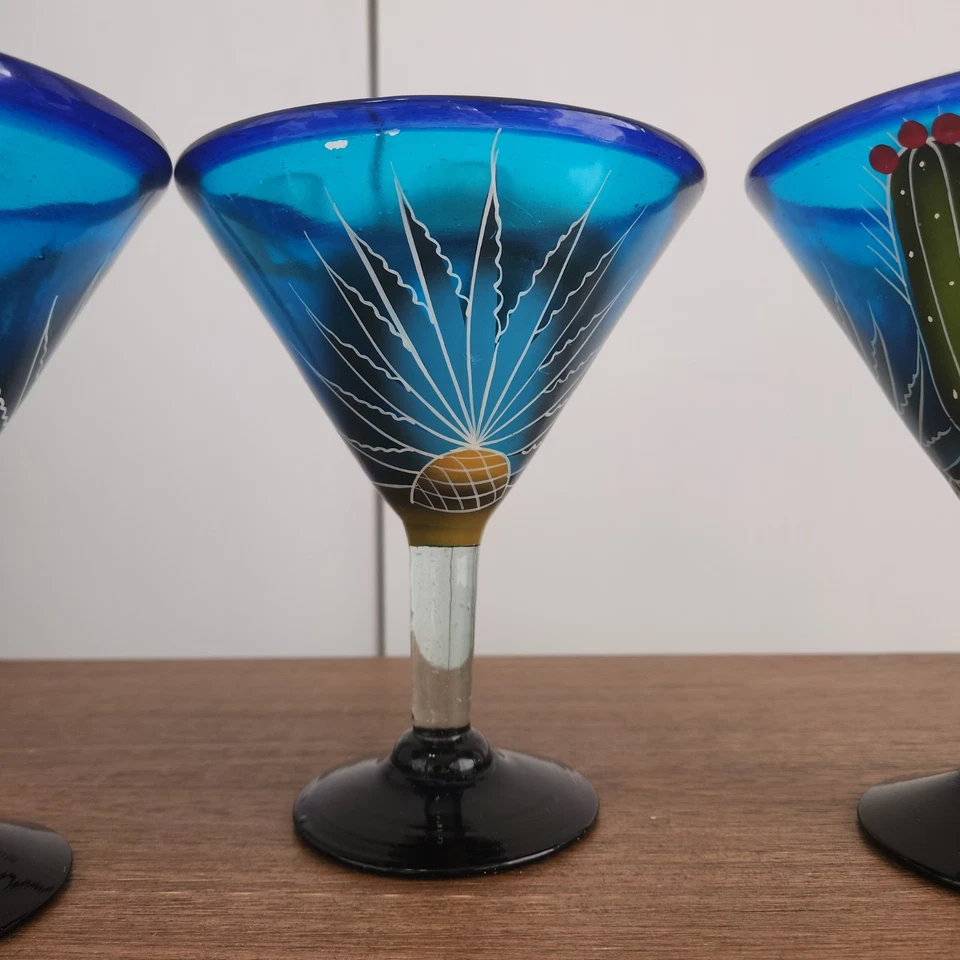 Juego de 3 Vasos Martini Soplados Pintados a Mano México Hombre Durmiente Azul Cactus Foto 3 de 4