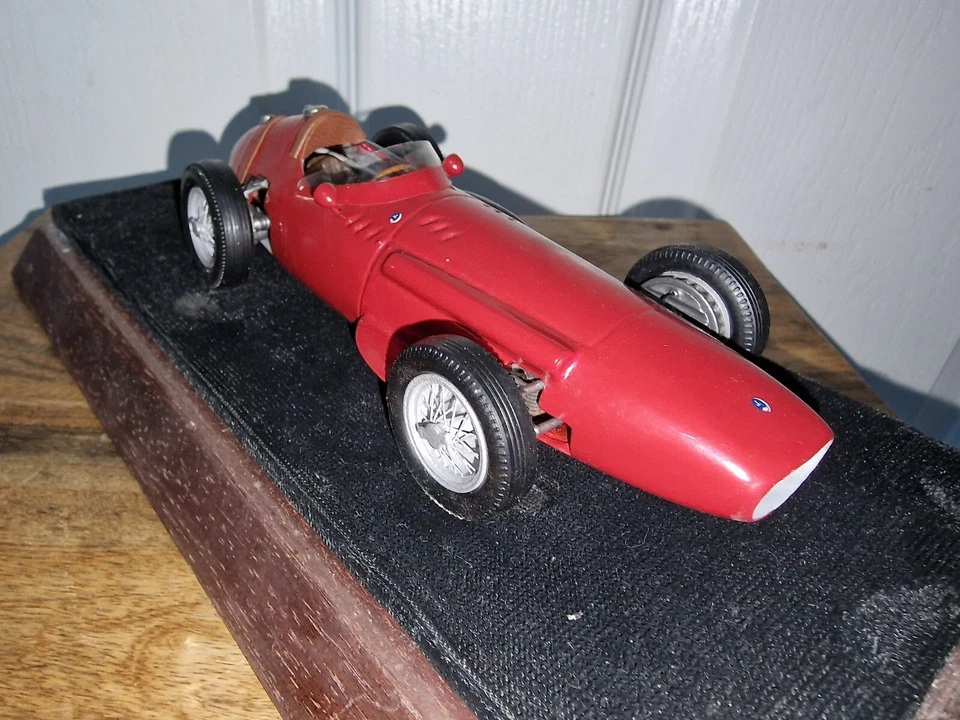 Kit de metal blanco MASERATI 250F 1957 Built Racer escala 1/20 Foto 4 de 4