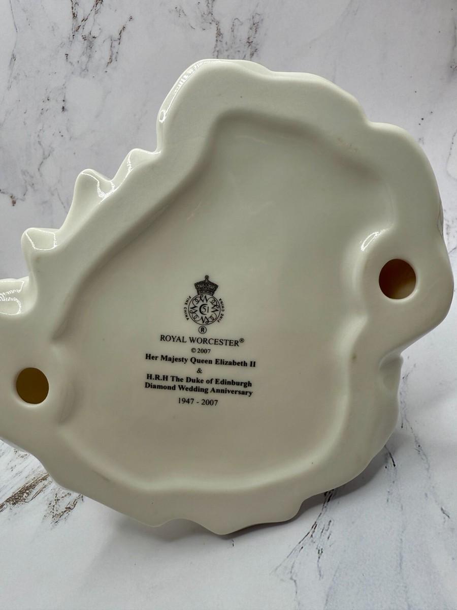 Royal Worcester HM Queen Elizabeth Diamond Wedding Anniversary 9.5