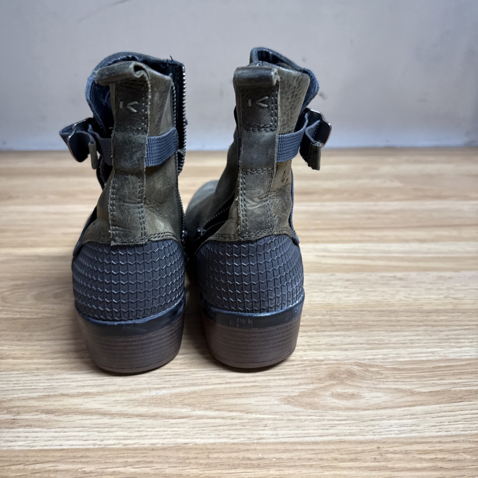 Stivaletti Keen in pelle scamosciata misura 9 cinturini verde zip S1015055