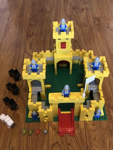 LEGO Legoland 375/6075 Castle 99% Complete, a true ATTIC FIND!