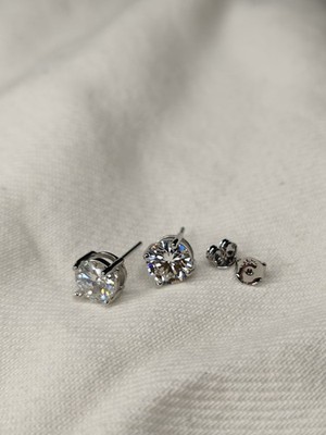 Exklusive Moissanit Ohrstecker 2.0 ct  D-VVS1 Brillantschliff GRA-Zertifiziert