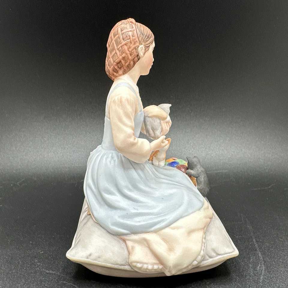 Figura de porcelana Franklin Little Women Beth Tasha Tudor 1983 con gatos gatitos Foto 4 de 4