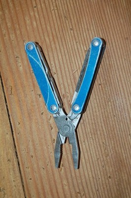 Rare Blue Leatherman Squirt PS4 mini multi tool