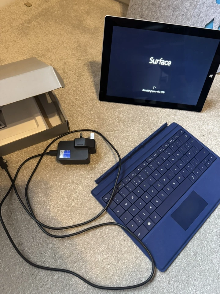 Microsoft Surface 3 Tablet  (Wifi & LTE)  Win 8.1 pro - Image 2 of 4