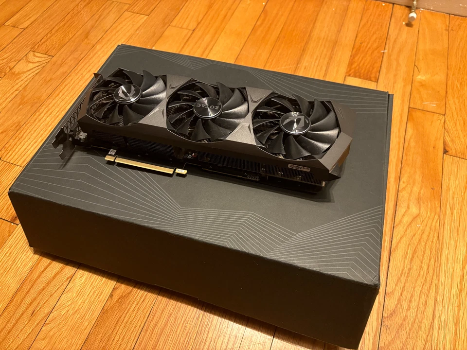 Tarjeta de gráficos ZOTAC GAMING GeForce RTX 3090 Trinity OC 24GB GDDR6X Foto 2 de 4