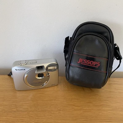 Fujifilm FinePix A Series A201 2.1MP Digital Camera - Silver - With Camera Bag