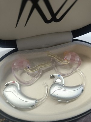 Pair of Signia Motion 13 BT 7Nx Premium Bluetooth Hearing Aids   Excellent Condi