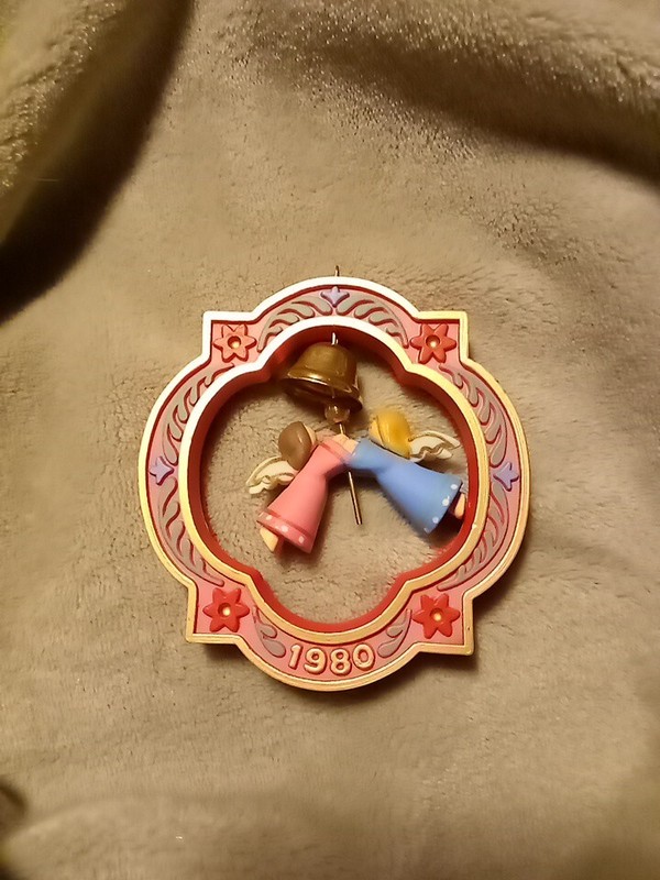 Hallmark 1980 Heavenly Sounds Angels Wreath Bell Tree Trimmer Christmas Ornament