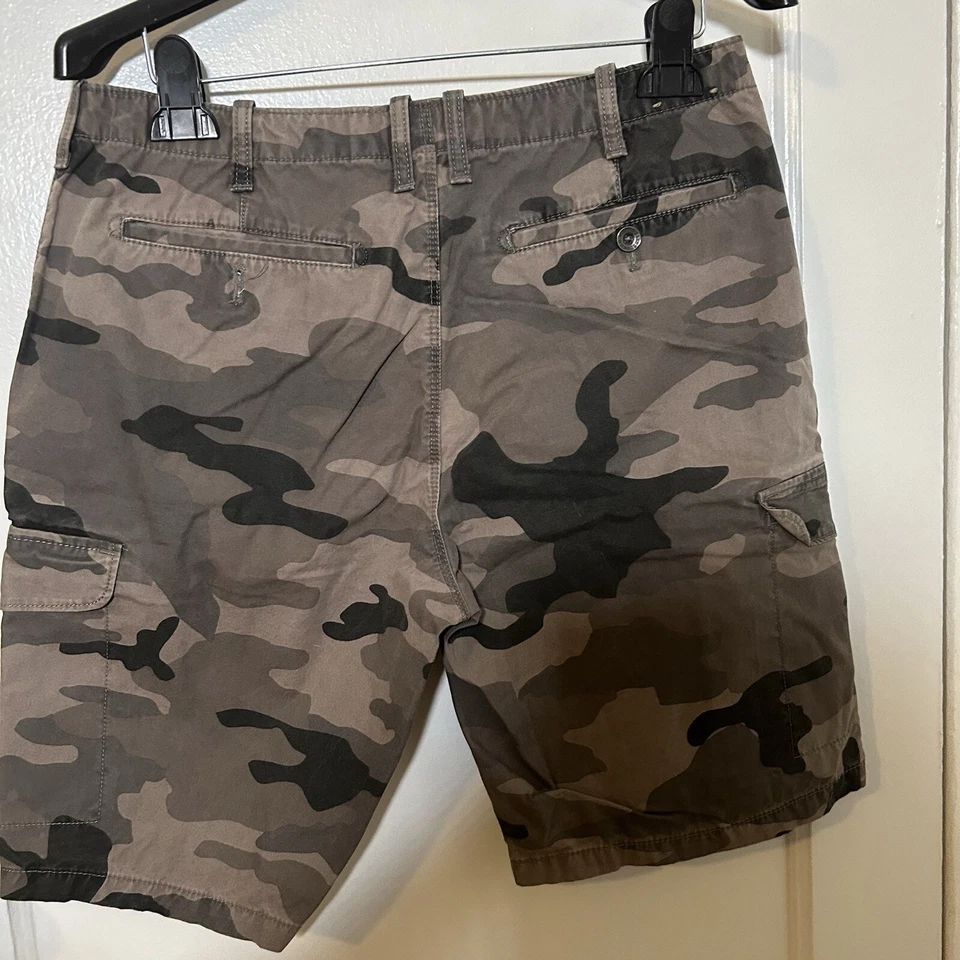 MENS EXPRESS SIZE 31 CAMOUFLAGE SHORTS - Image 2 of 4