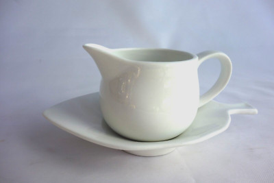 Maxwell Williams White Basics kleines Porzellan Sahnekännchen & Blatt Untertasse - guter Zustand