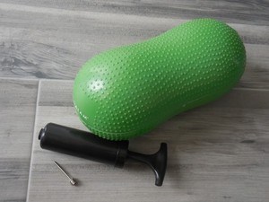 Gaiam Small Stability Inflatible Peanut Exercise Knees Thighs 9in. X 4in. W/Pump