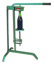 TAPPA BOTTIGLIE A TRE PIEDI PER TAPPI DI SUGHERO TAPPABOTTIGLIE