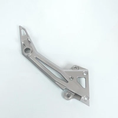 Platine de repose pied pilote droit origine pour Moto Kawasaki 1000 Z1000 2003 à - Photo 1/4