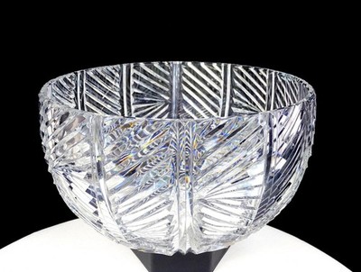 BRILLIANT CONTEMPORARY FINE CRYSTAL ANGULAR CUT HEAVY 81/4'' BOWL 1950-1980