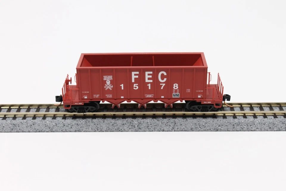Tolva de descarga rápida N Scale Micro-Trains 12500020 3 bahías FEC 15178 roja Foto 3 de 4