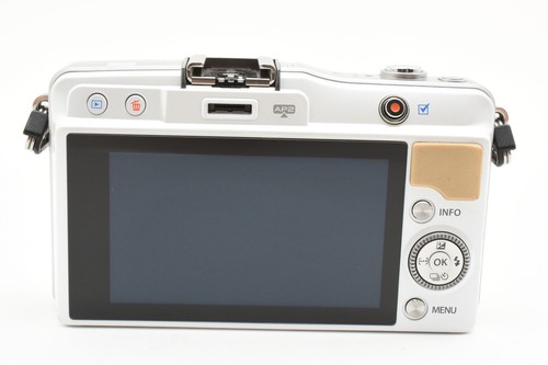 EXC Olympus Pen Mini E-PM2 Digitalkamera Body ShutterCount4217 weiß mit Blitz707 - Bild 5 von 10