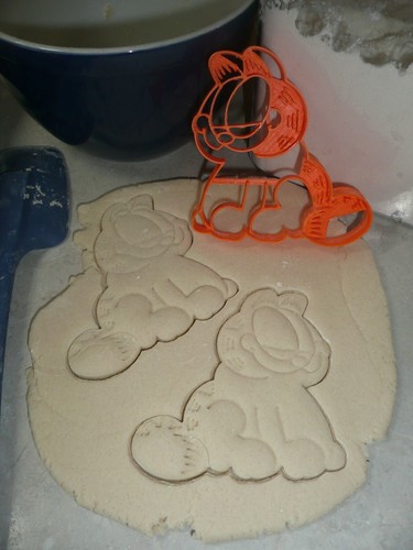 GARFIELD SITTING UP ORANGE CAT CARTOON COMIC COOKIE CUTTER USA PR4040 - Picture 8 of 10