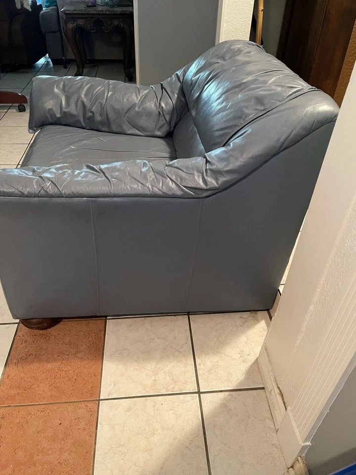 Juego de sofá/silla de cuero italiano genuino azul distinción de 4 piezas con otomana Foto 2 de 4