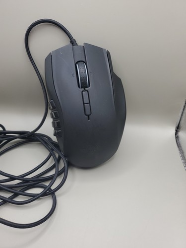 Razer Naga Chroma RZ01-0161 Wired Gaming Mouse - Picture 2 of 3