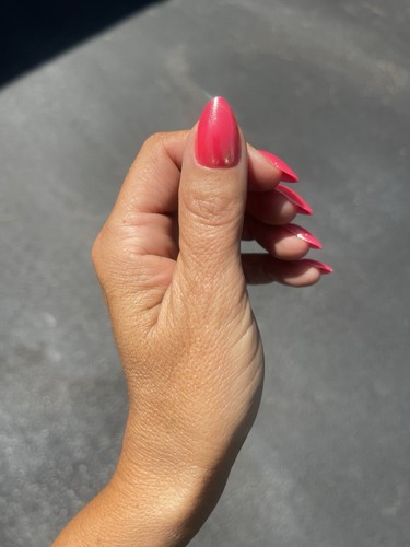 Red Aspen Press On Nails, Medium Almond, Optimistic Ollie - Picture 4 of 5