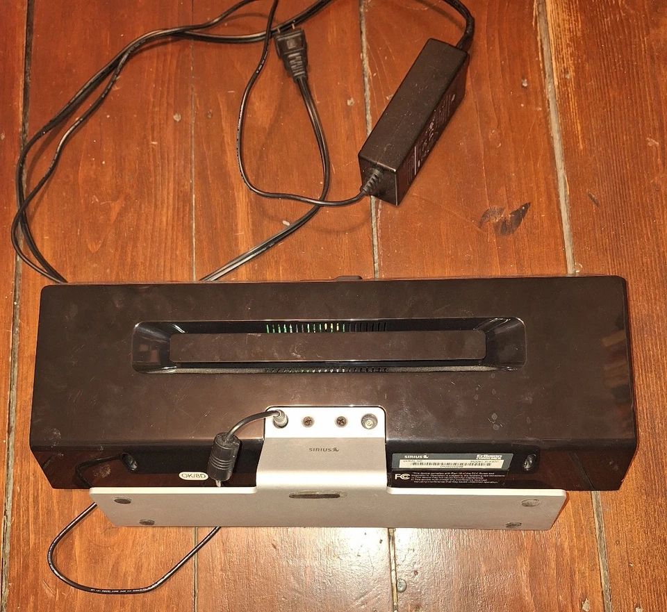 Sirius XM STILETTO 2 RADIO & Executive Dock Speaker System - Tested - Image 3 of 4