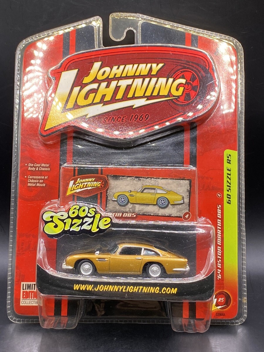 Johnny Lightning '64 Aston Martin DB5 Gold Bond 007 60s Sizzle