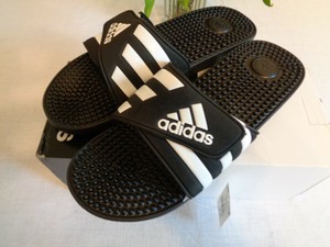 adjustable adidas slides