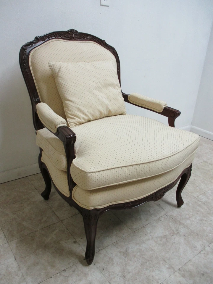 Hickory 白色法国乡村雕刻超大客厅扶手椅 B — 第 3/4 张图片