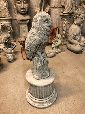 Eule Garten Ornament, schöne detaillierte große Eule auf Baumstamm, Beton Stein Statue