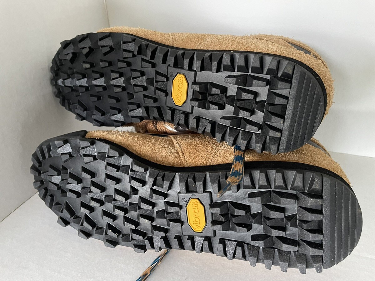 New Balance Ranier URAINAA tan & teal hiking boots with Vibram soles size 9. NWT New Balance Rainier Boots Tan / Blue – Très Bien main image 2