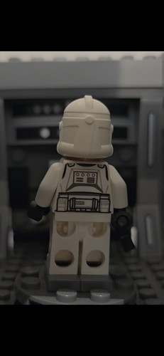 LEGO Star Wars 332nd Ahsoka's Clone Trooper - SW1097 - Set 75283 - Picture 2 of 2