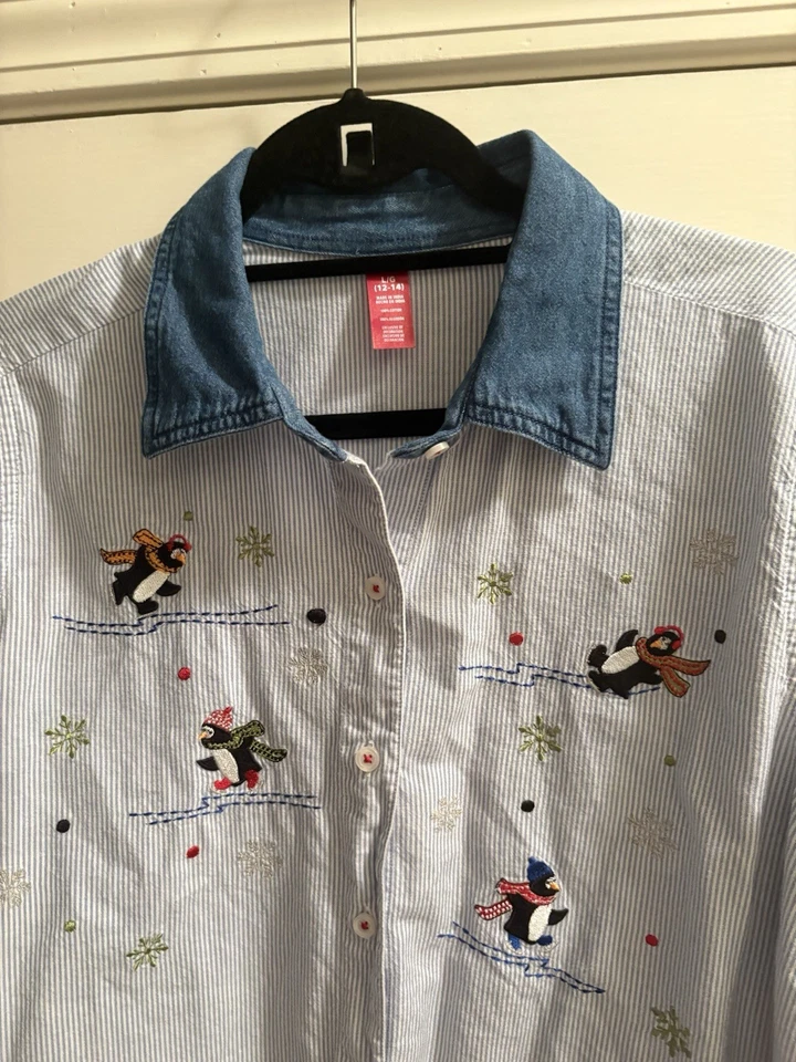 女式复古圣诞纽扣衬衫大号蓝色条纹刺绣企鹅 — 第 3/4 张图片