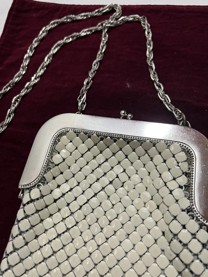 VTG Whiting & Davis White Mesh Purse Shoulder Bag Silver Frame & Chain Kiss Lock - Image 3 of 4