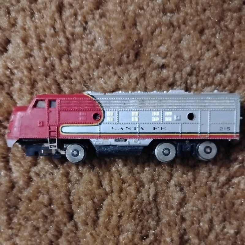 Bachmann N Scale Santa Fe 215 Locomotive Model Train Asst. F-9 Diesel Untested
