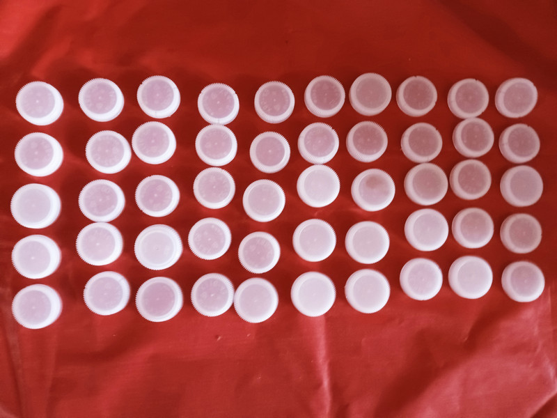 LOT of 100 PLASTIC BOTTLE CAPS FROM DRINKNG WATER BOTTLES FOR CRAFT, EDUCATION