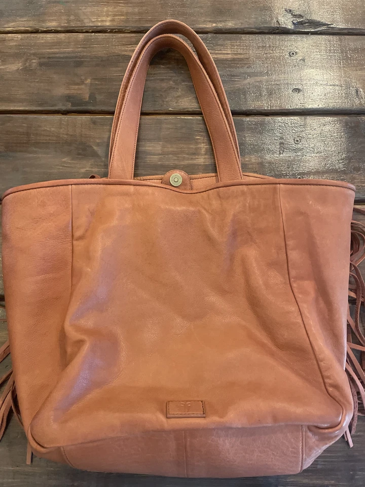 Bolso de Mano FRYE Vivian de Cuero con Flecos. Marrón. Foto 2 de 4