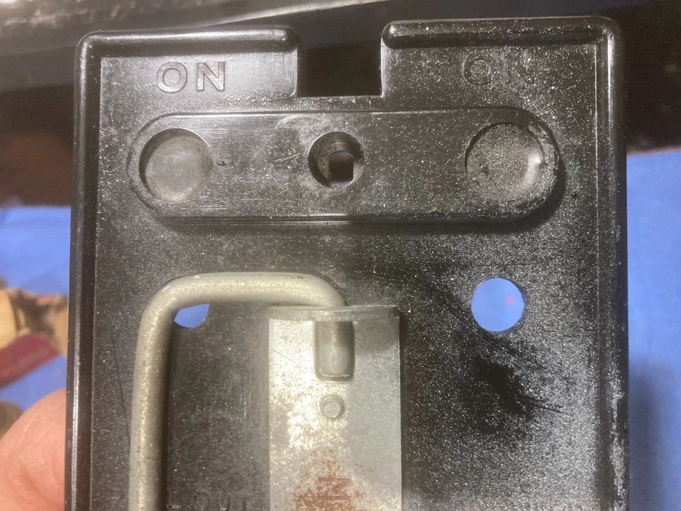 W2 8056 WADSWORTH 100 АМПЕР ГЛАВНЫЙ 120-240 ВОЛЬТ ВЫДВИЖНОЙ ПРЕДОХРАНИТЕЛЬ РАЗЪЕДИНИТЕЛЬ - Изображение 4 из 4